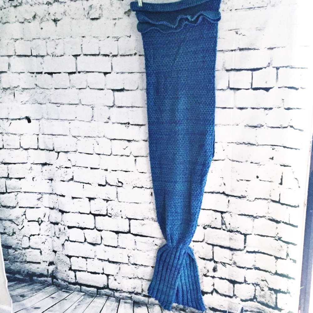 NWOT Cozy Mermaid Tail Blanket